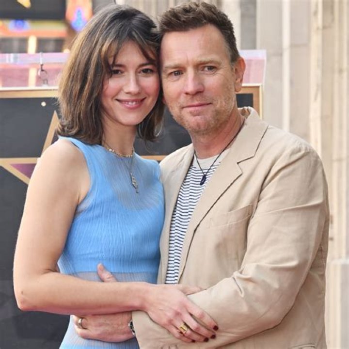 Did Mary Elizabeth Winstead dump Ewan McGregor after he left his wife?
