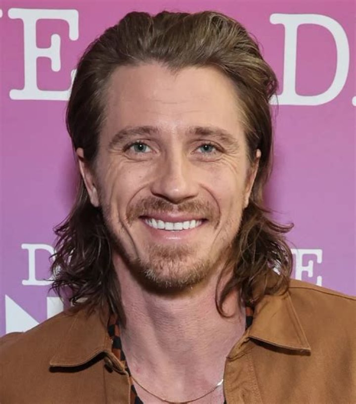 Garrett Hedlund recommends celebs ‘just not participate’ if they want privacy
