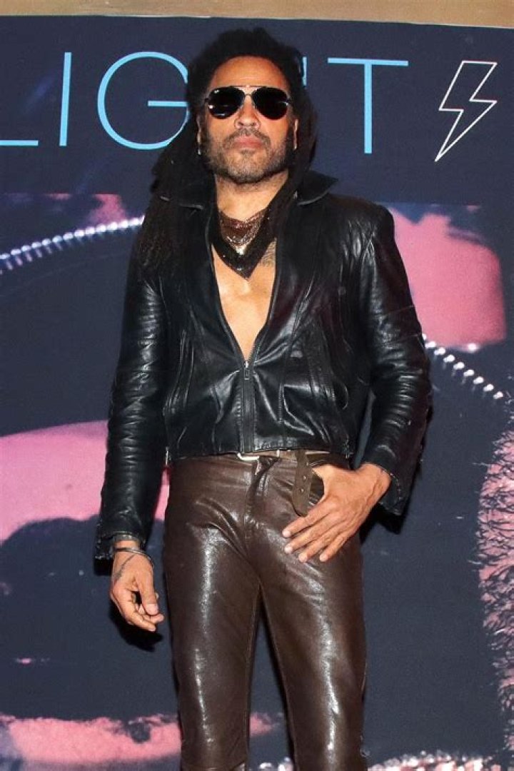 Lenny Kravitz’s leather pants ripped in concert & he was going commando